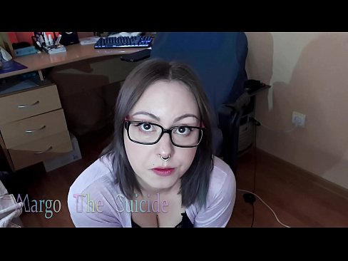 ❤️ Seksīga meitene ar brillēm sūc dildo dziļi kamerā Kaltais porno pie mums ❌️