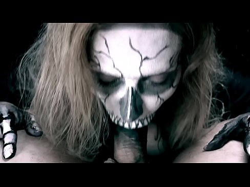 ❤️ Demoniska meitene sūc locekli ar savu melno muti un norij spermu. Kaltais porno pie mums ❌️