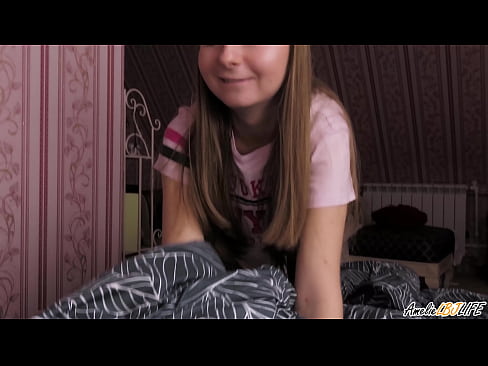 ❤️ Blondīne dziļi sūc savu BFF un saņem spermu mutē Kaltais porno pie mums ❌️
